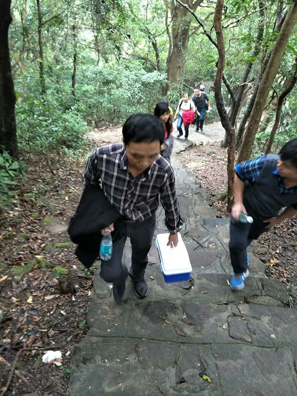 佳永“毅路有你，温暖相伴”徒步活动
