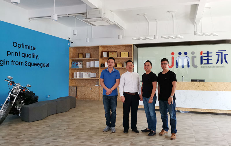 SMT CHINA总顾问薛老师到我司视察指导工作