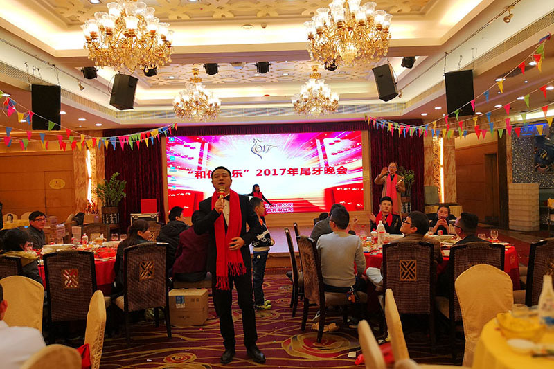 12-1P2051F217.jpg