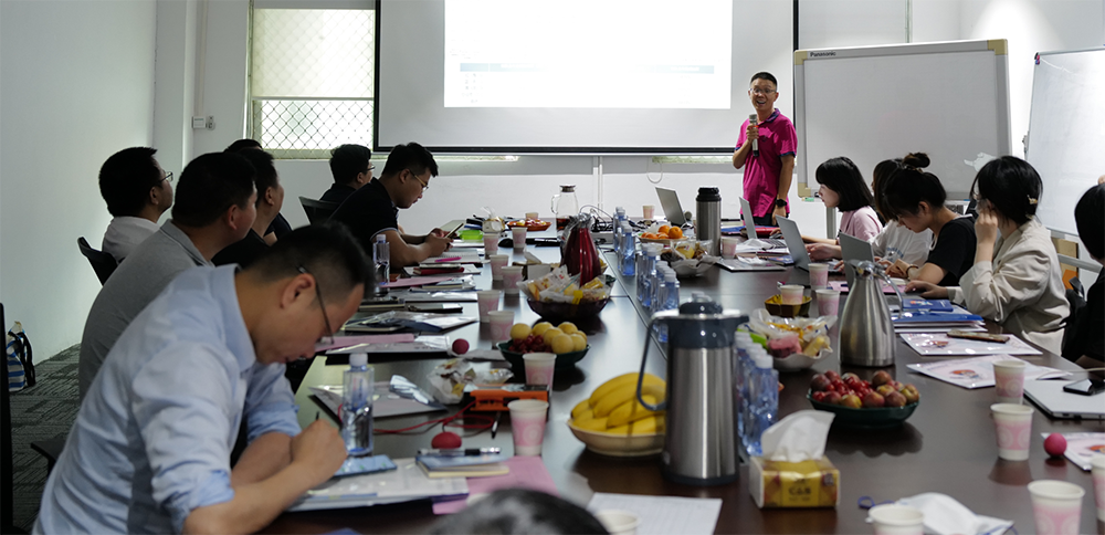 昨日,深圳江西商会电子装备分会莅临我司调研指导