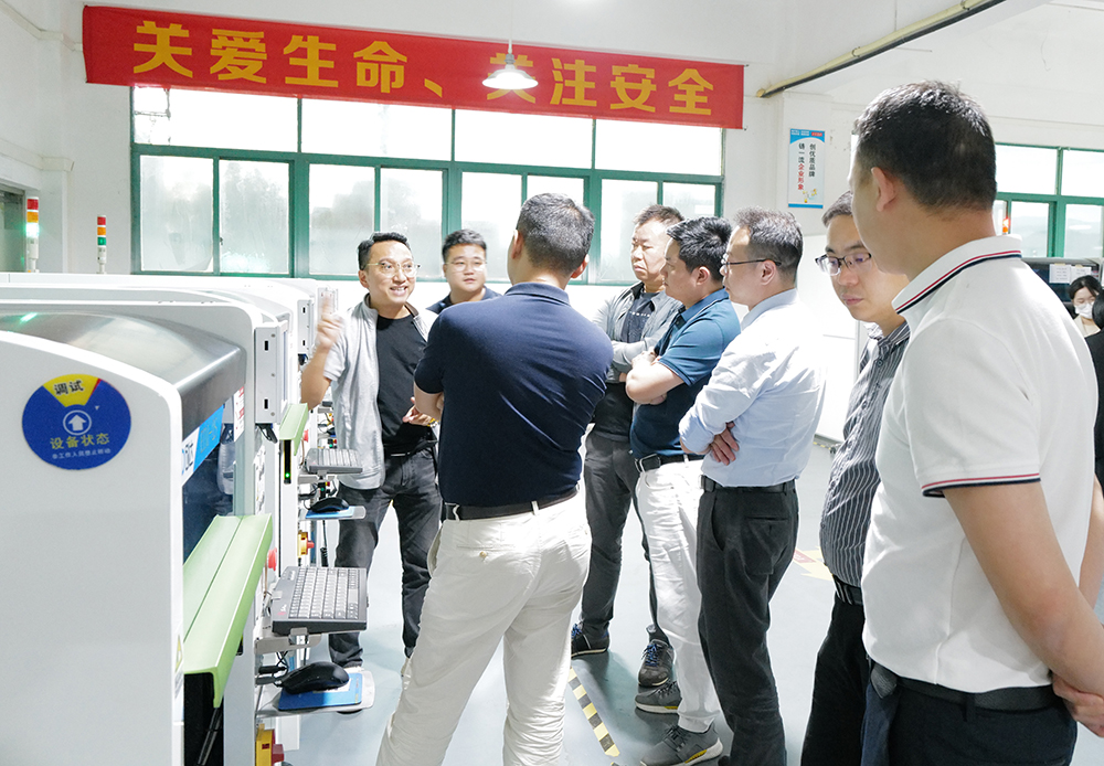 昨日，深圳江西商会电子装备分会莅临我司调研指导