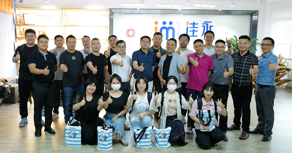 昨日，深圳江西商会电子装备分会莅临我司调研指导