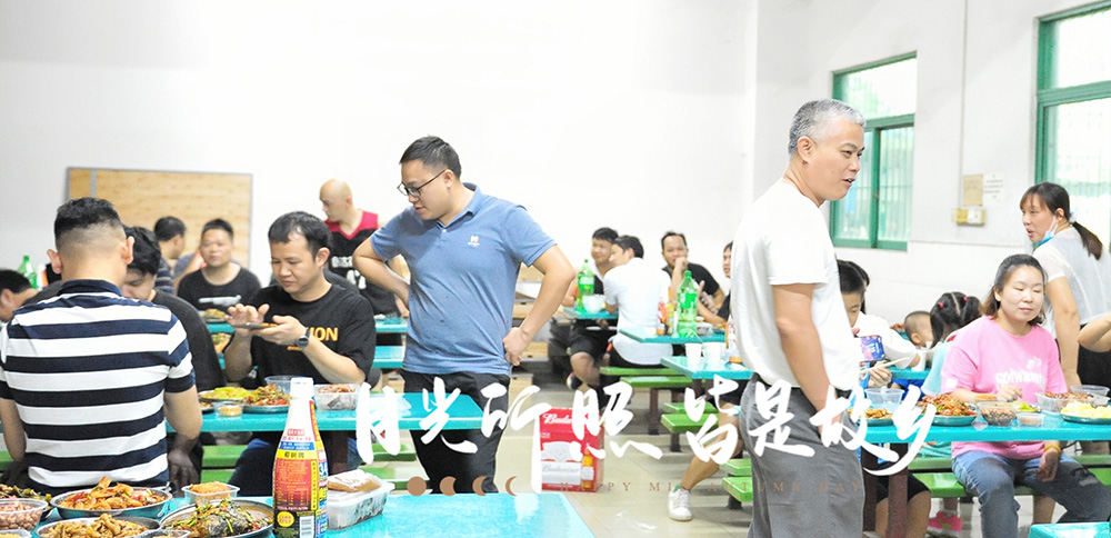 佳永组织员工聚餐，共同欢庆中秋佳节